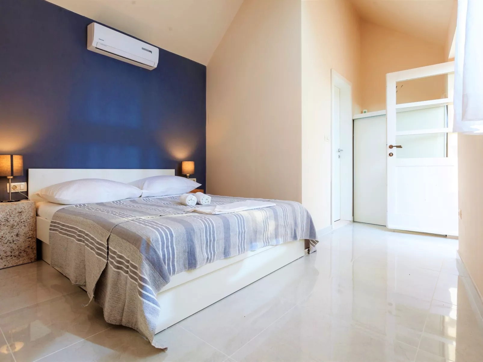 Wunderschöne Steinvilla mit tollem Ausblick-Binnen