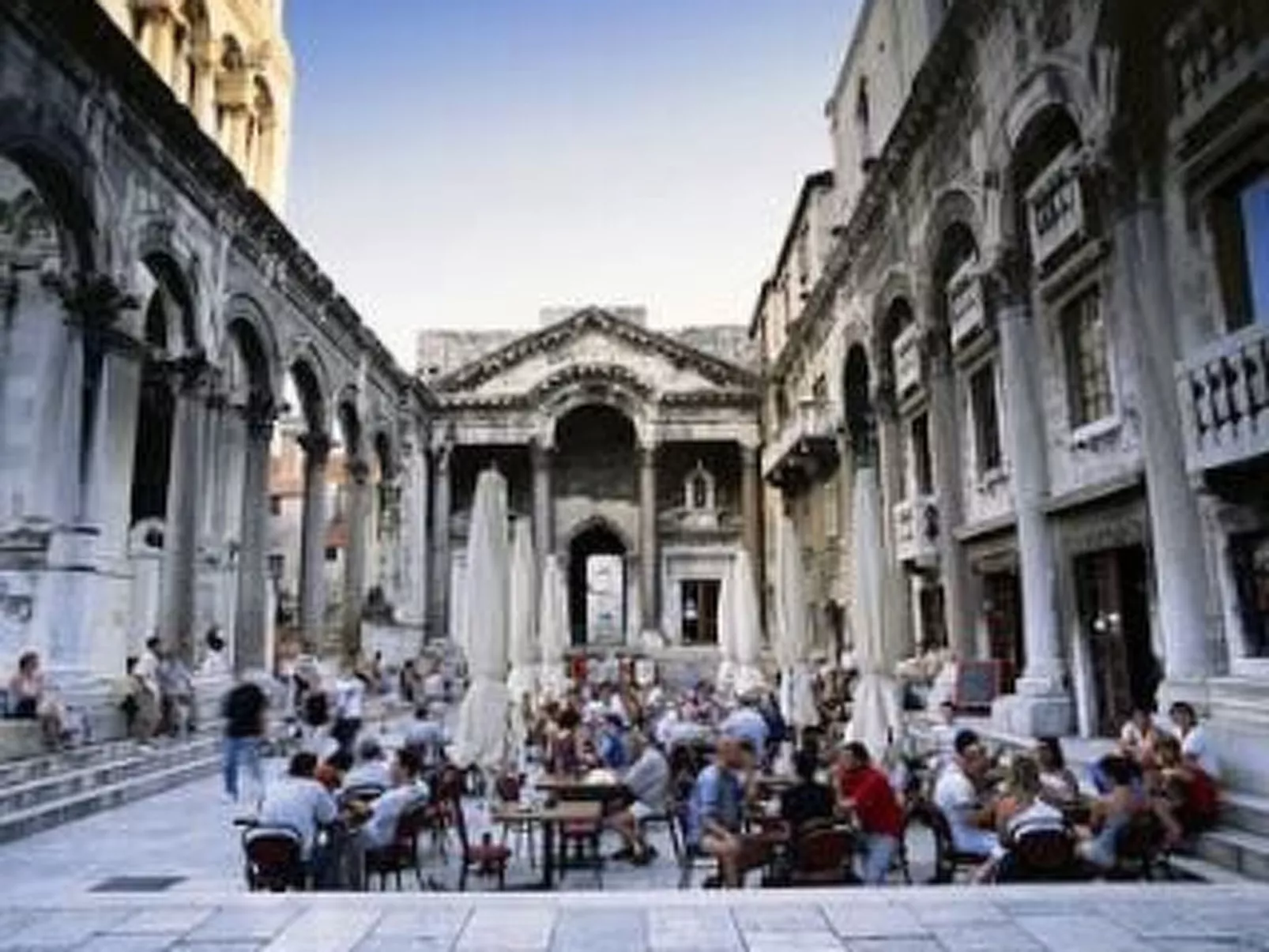 Studio im Erdgeschoss, beim berühmten Znjan-Strand