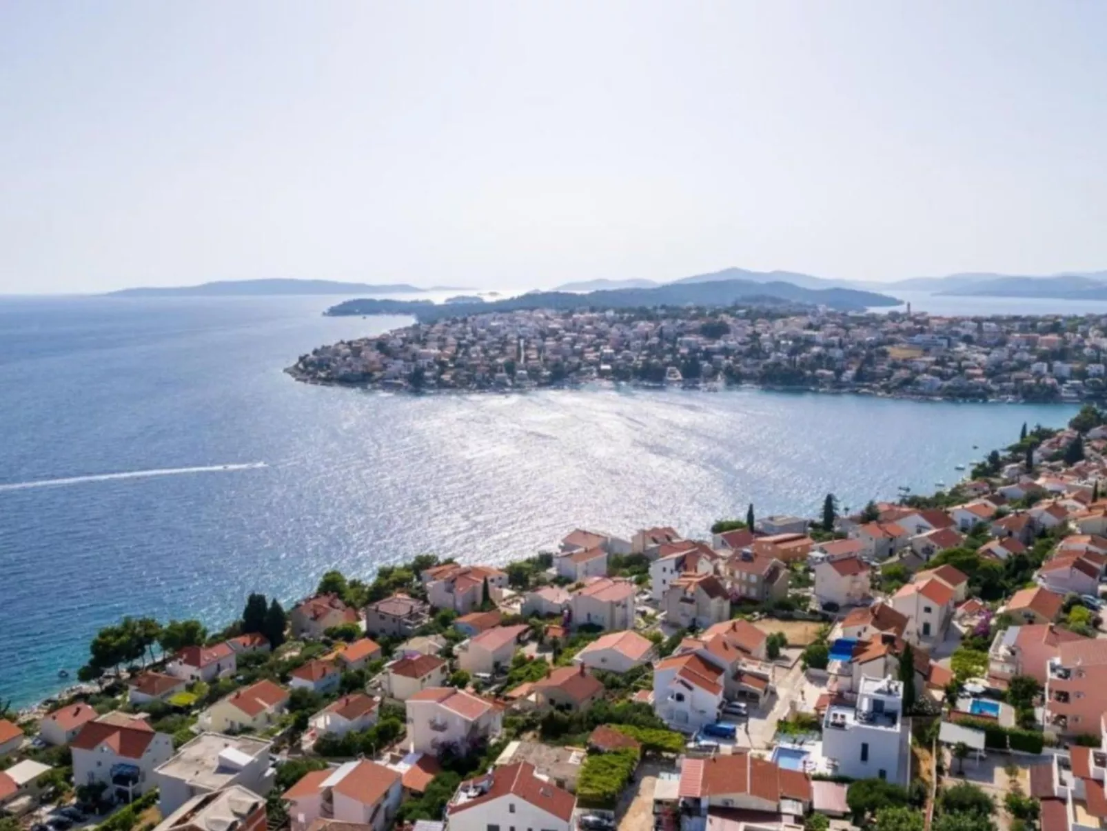 Villa Julian mit beheiztem Pool-Buiten