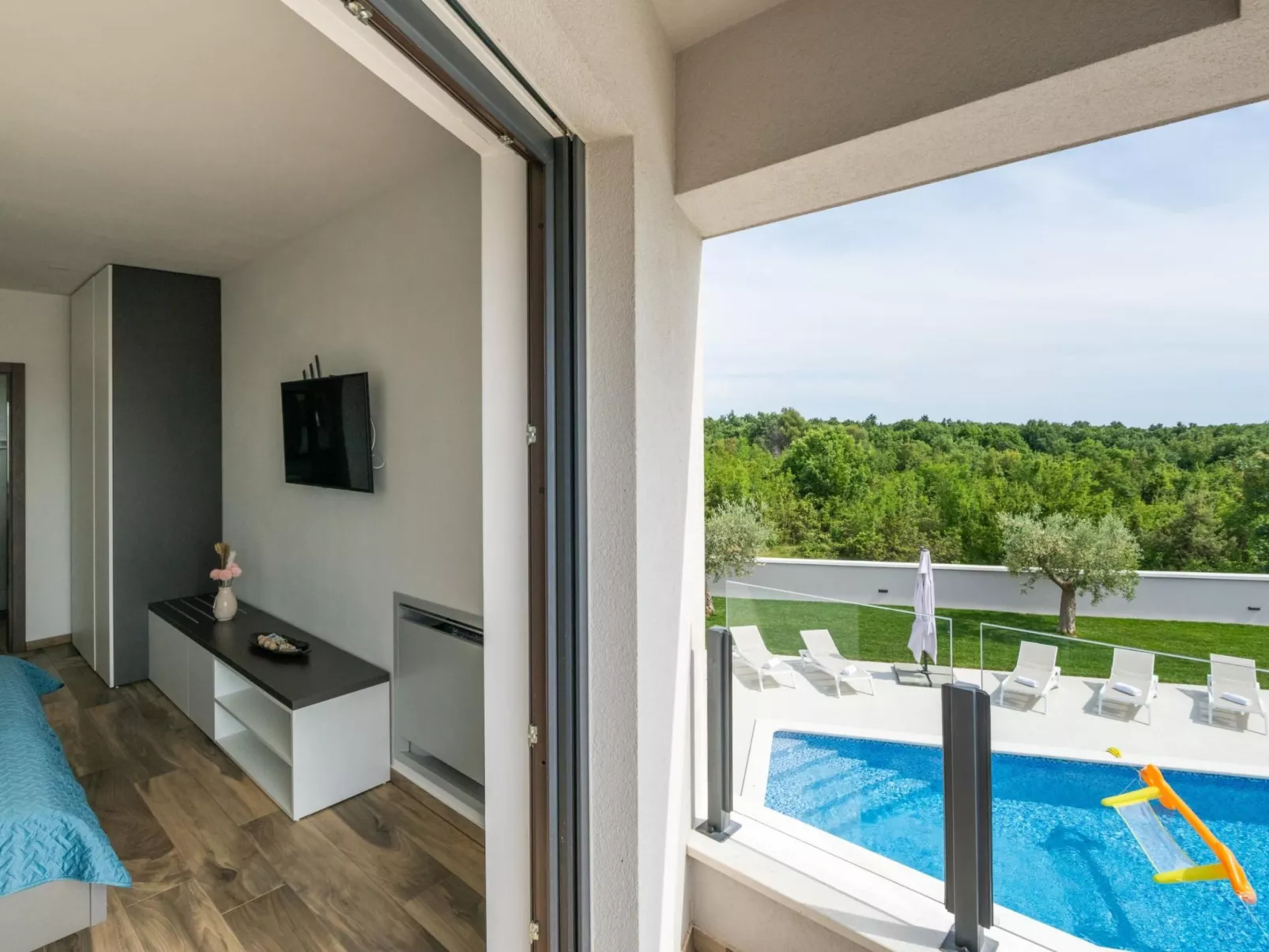 Villa EmMa mit 5 Schlafzimmern und beheiztem Pool-Image-tags.info