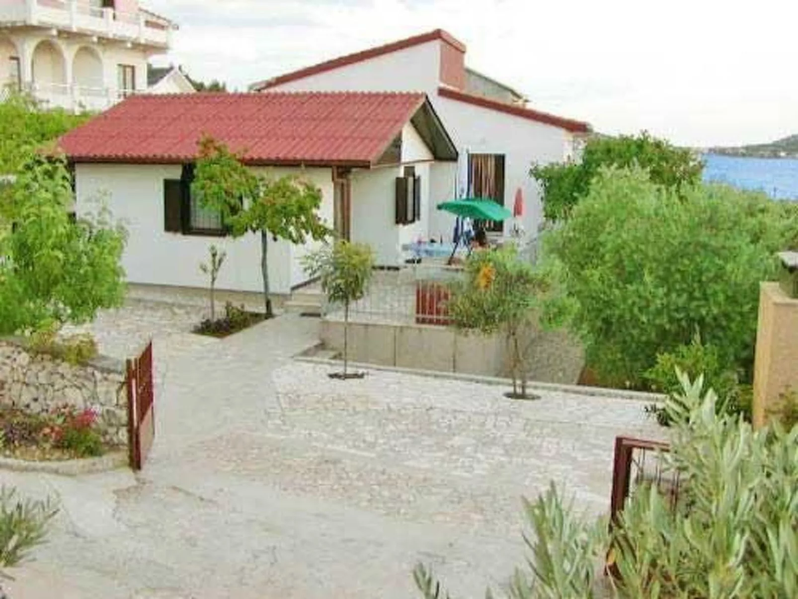 Sunara mit Terrasse und Kinderpool