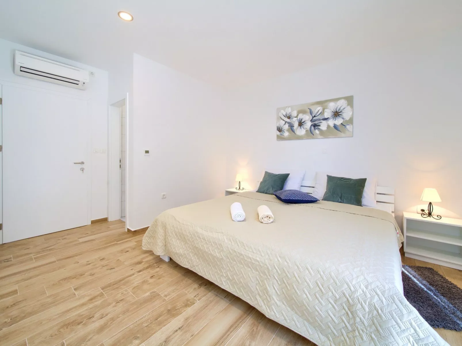 Geräumige, luxuriöse 5*-Ferienvilla mit Meerblick, eigenem Pool und großer Terr-Binnen