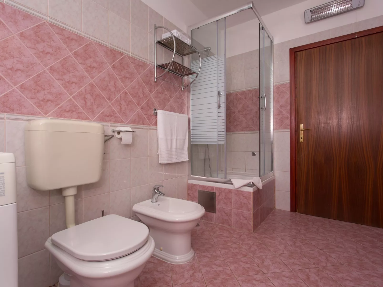 Für 5 Personen ca. 65 m&sup2; in Okrug Gornji, Adriaküste Kroatien (Kroatische-Binnen