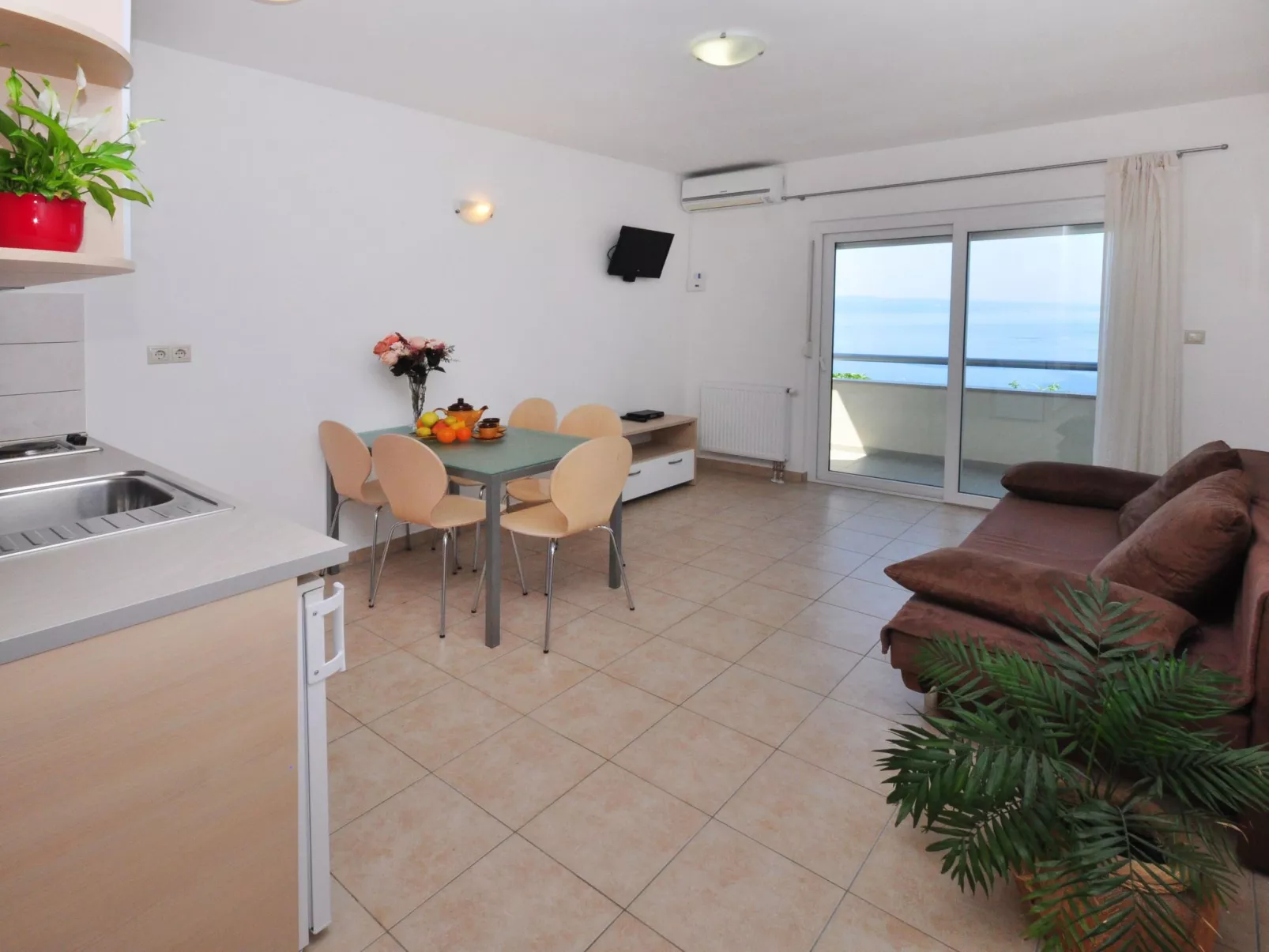 Geräumiges Ferienhaus in Omiš mit Privatem Pool-Binnen