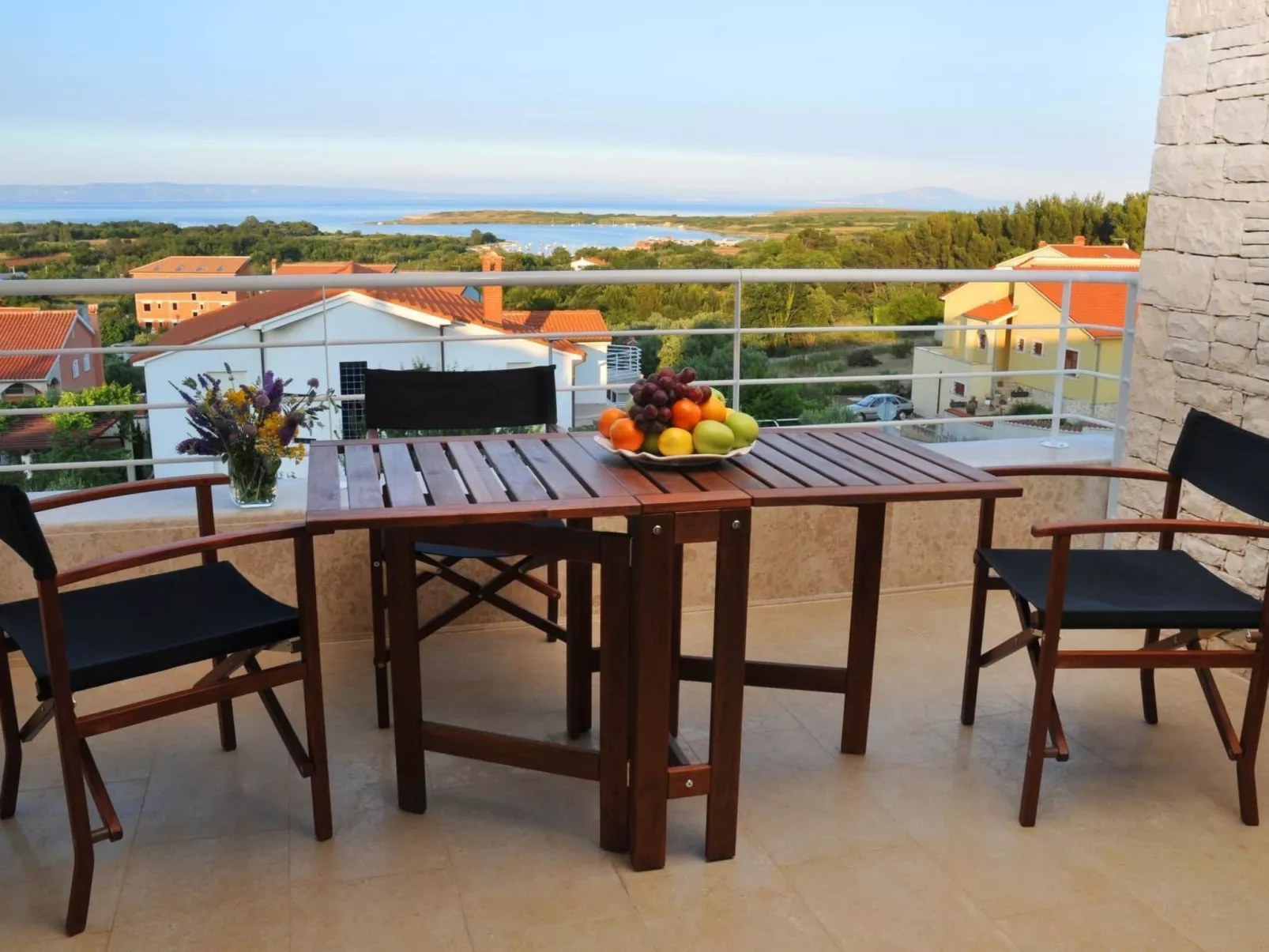 Appartement "Kat mali" mit Blick auf das Wasser