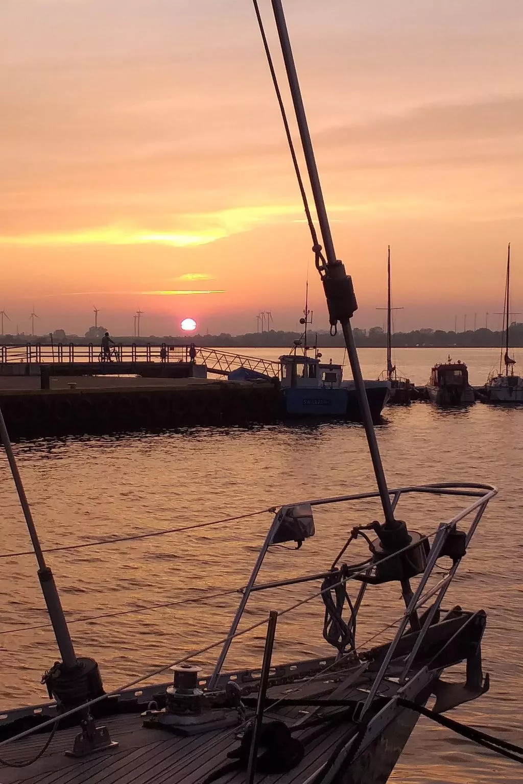 Moderne Ferienwohnung mit Balkon, nur 500 Meter von Meer und Strand entfernt-Buiten