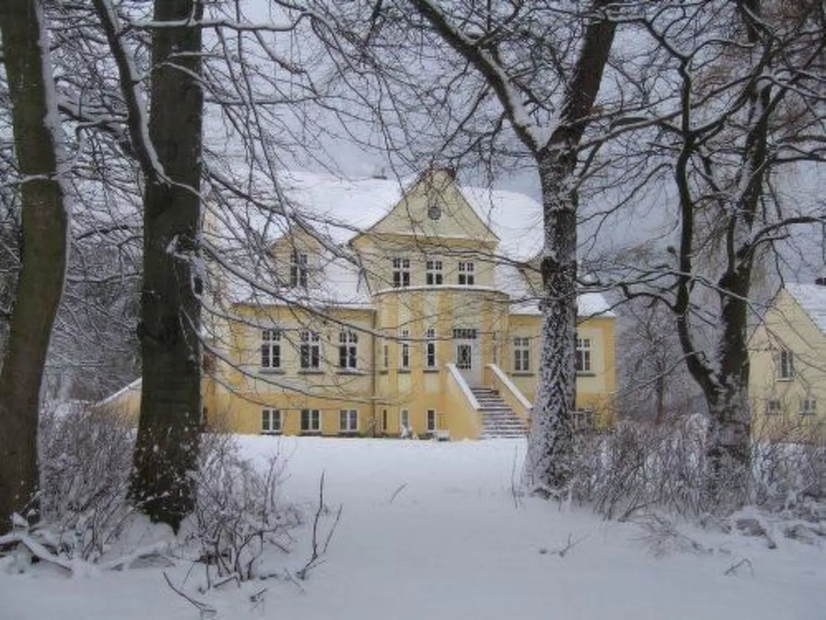 Wohnung im Erdgeschoss des Gutshauses