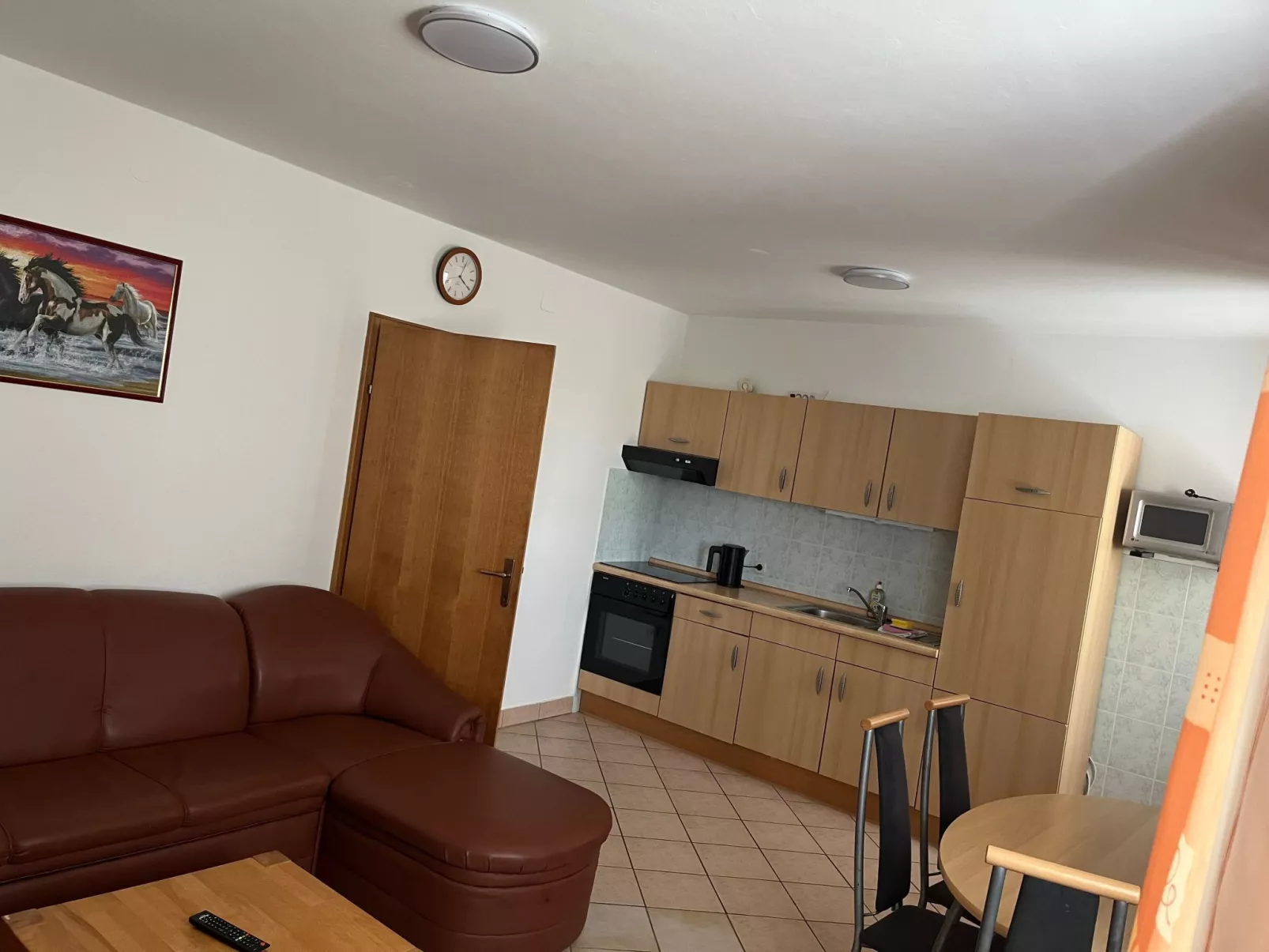 Mit Blick auf das Wasser