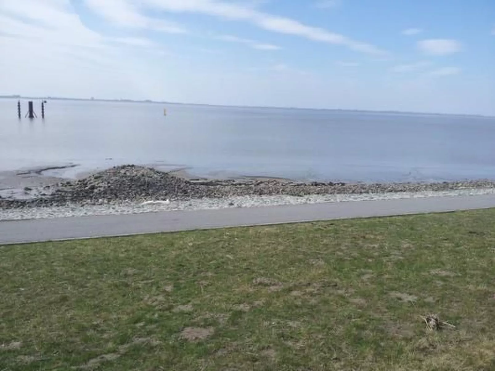 Haus am Wasser in Emden