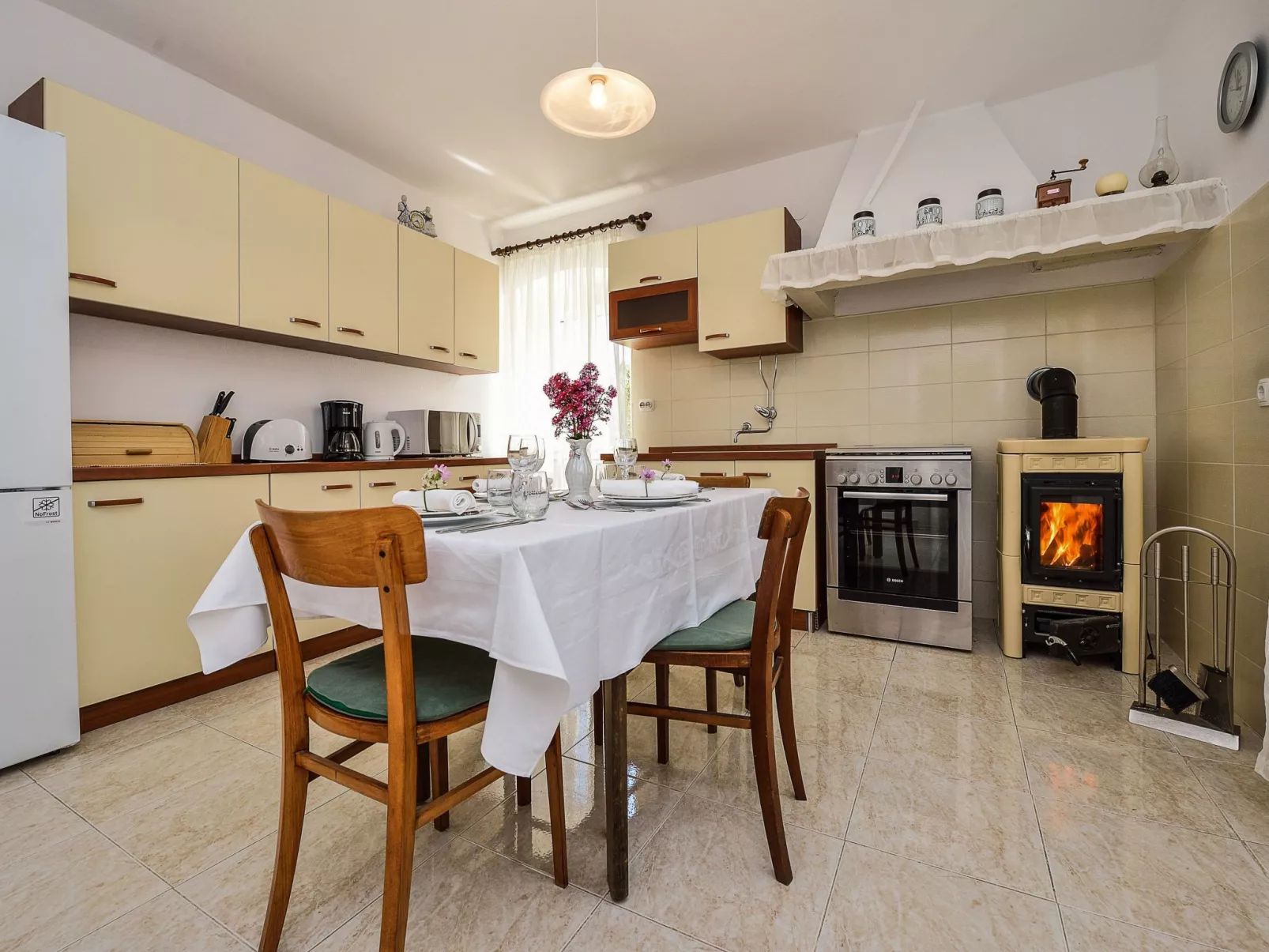 "Sakarun" mit Blick auf das Wasser-Binnen