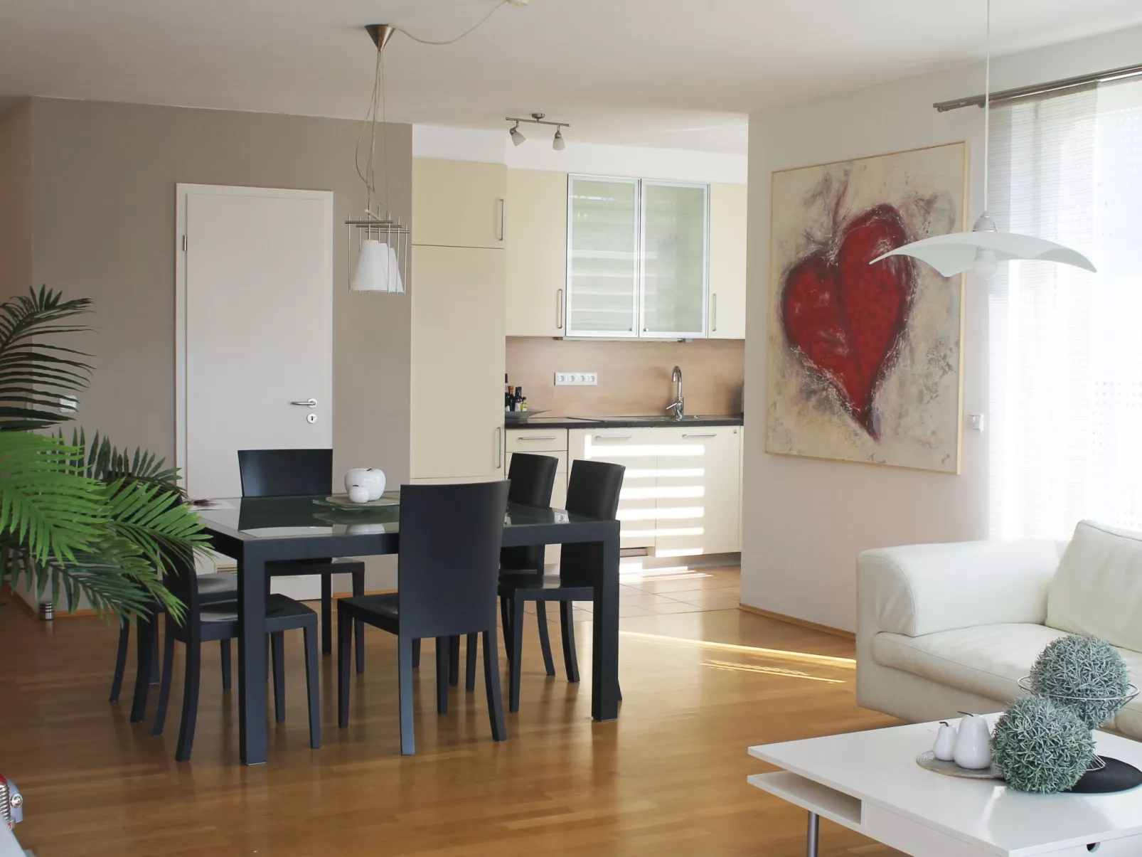 River Residence Regensburg, großzügige Wohnung für bis zu 3 Personen