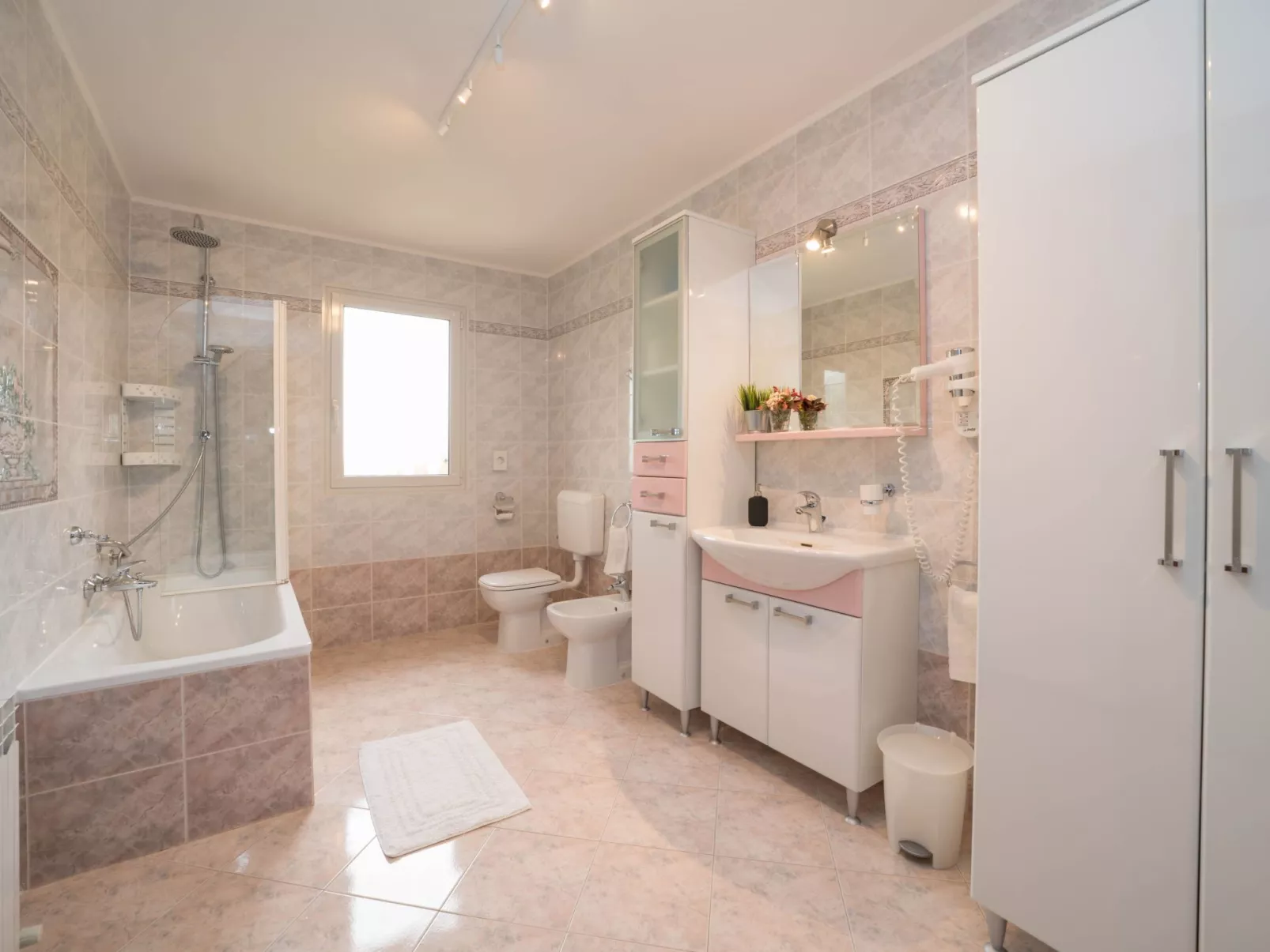 GioEin privater Bereich für 16 Personen, Pool und Sport-Binnen