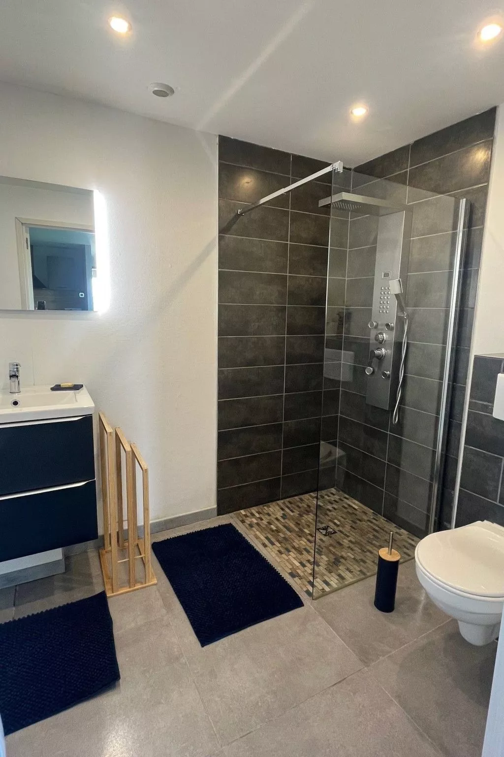 Wohnung mit Privatparkplatz - Binnen