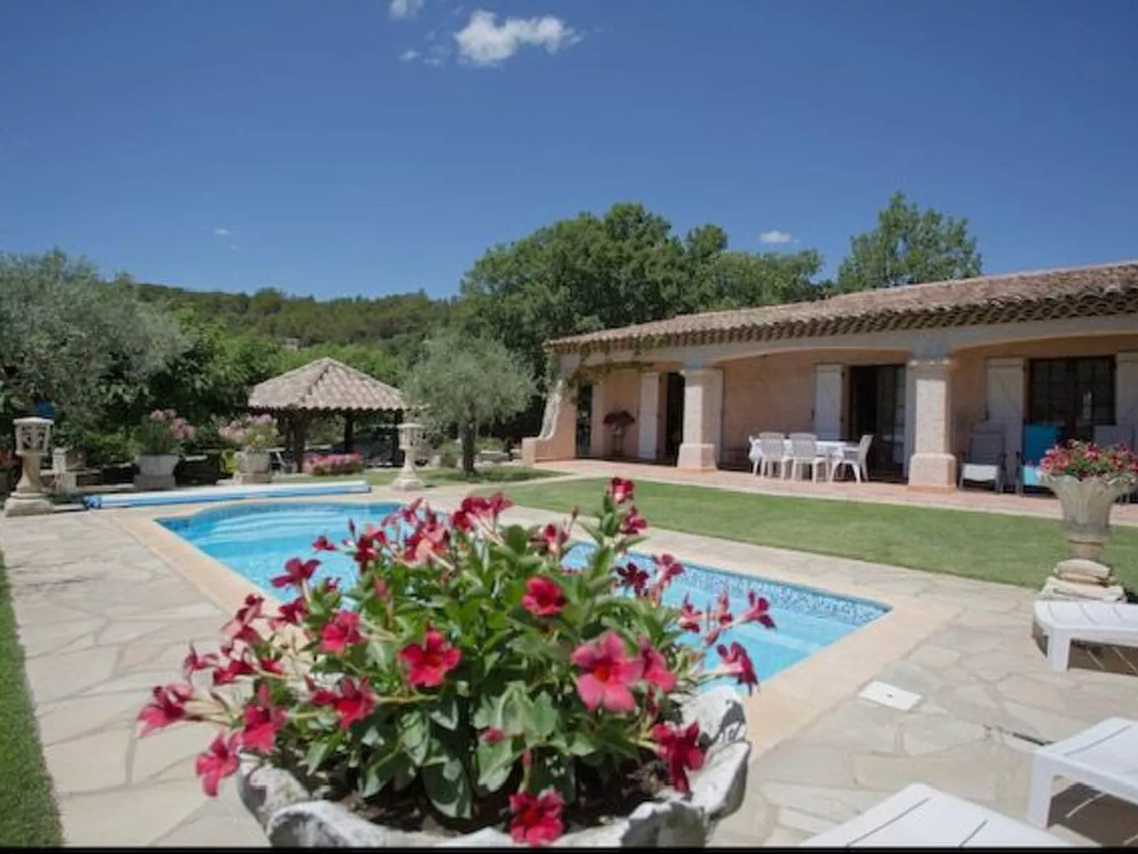 Beheizter Pool ab Mitte April