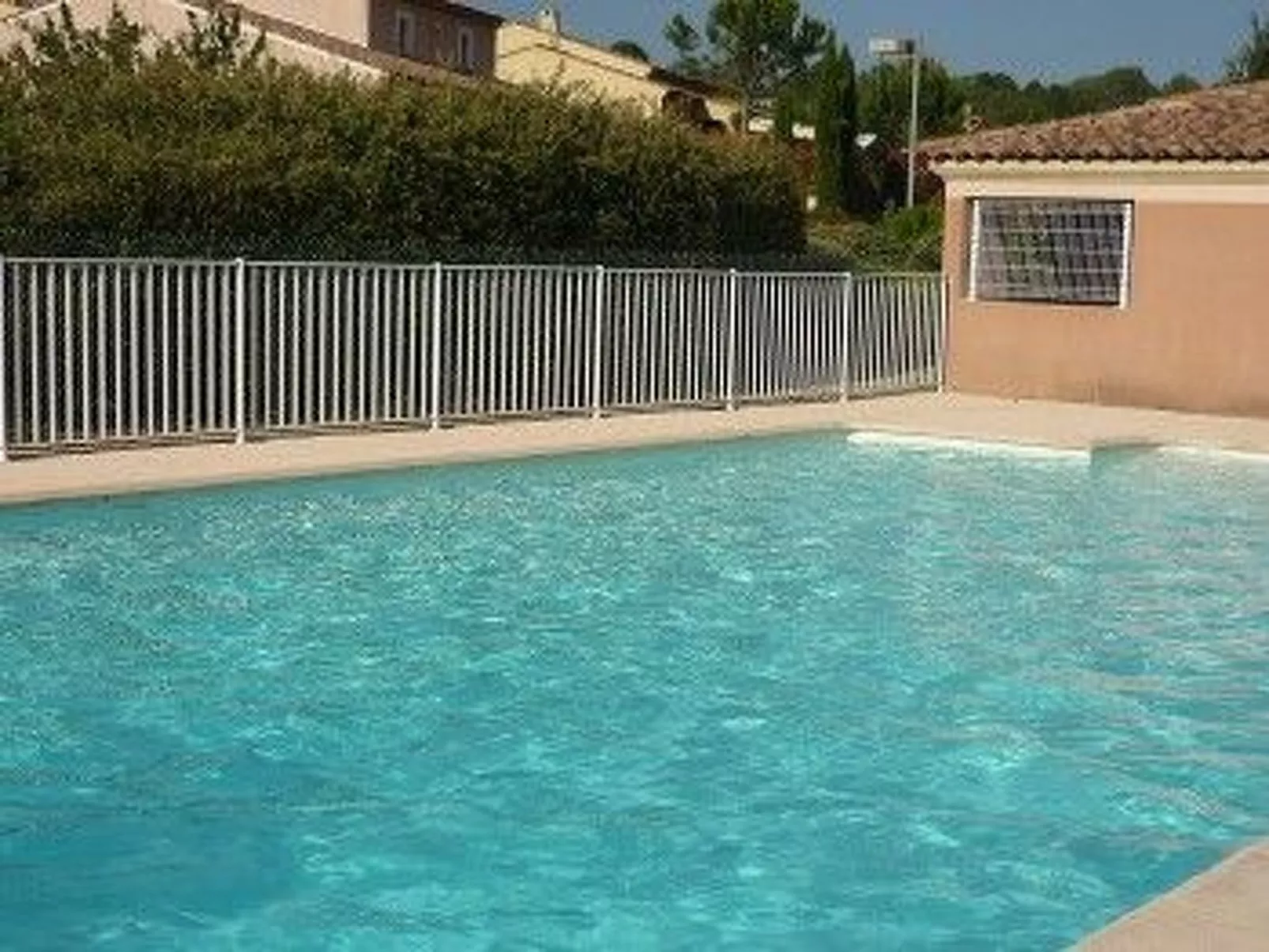 Komfortables Ferienhaus mit Gemeinschaftspool