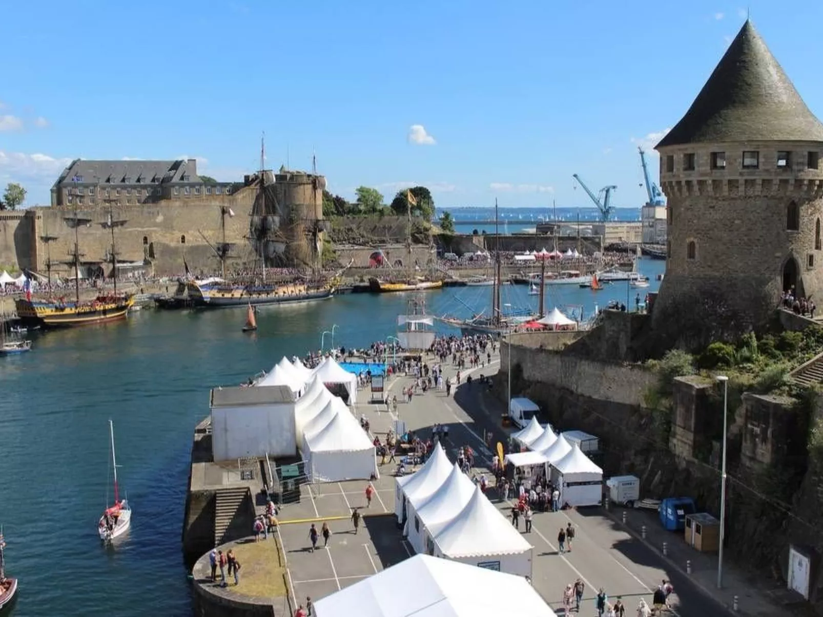 Kleine Wohnung in großem Familienhaus-Buiten