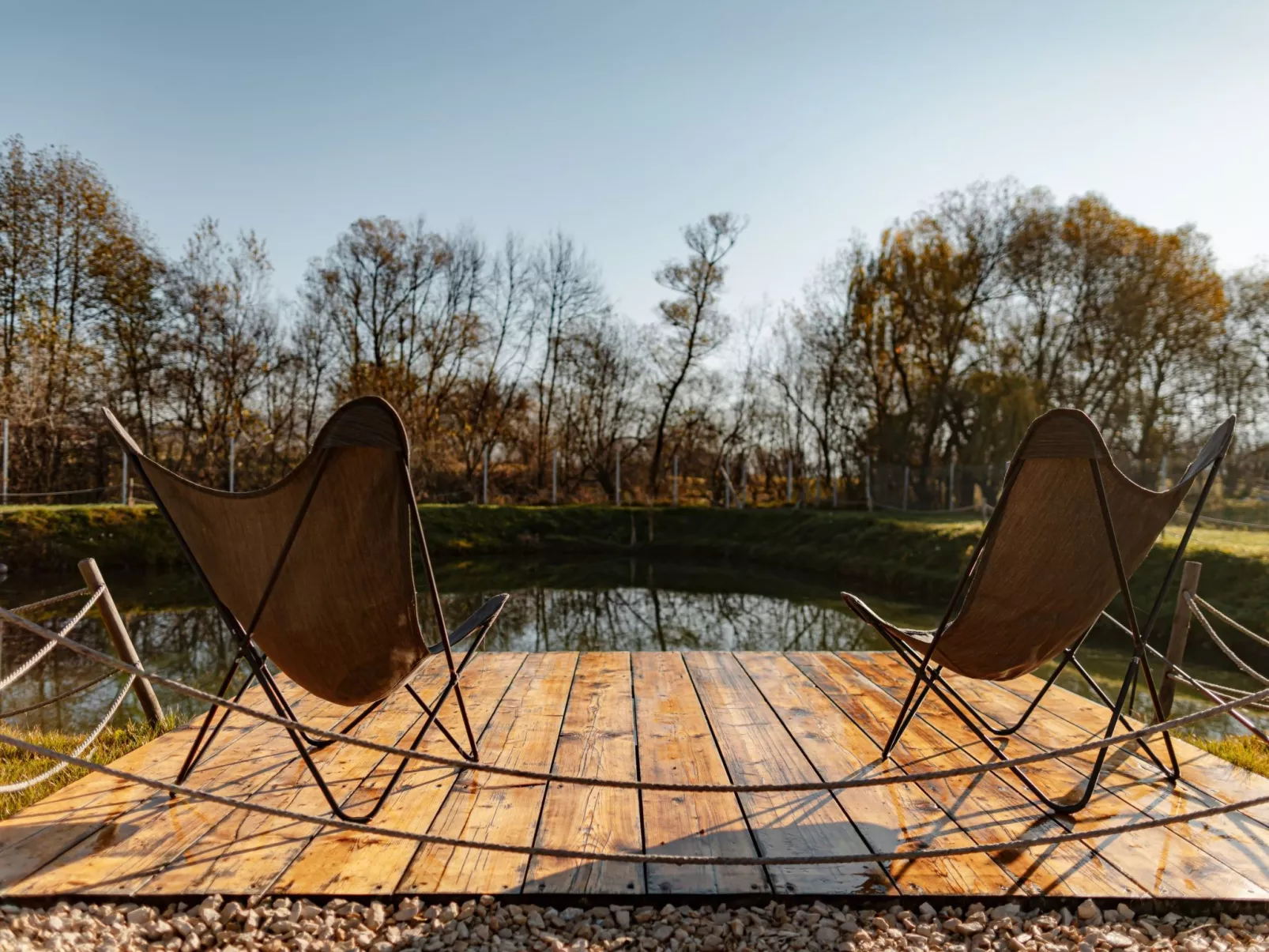 Kleines Haus mit Werkstatt-Buiten