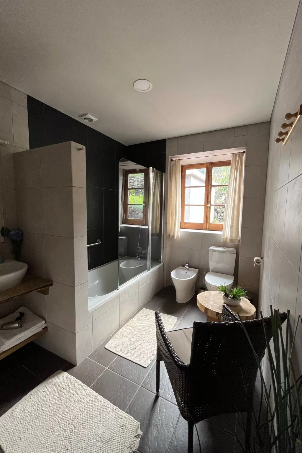 "Vinea Lava" mit Blick auf das Wasser-Binnen