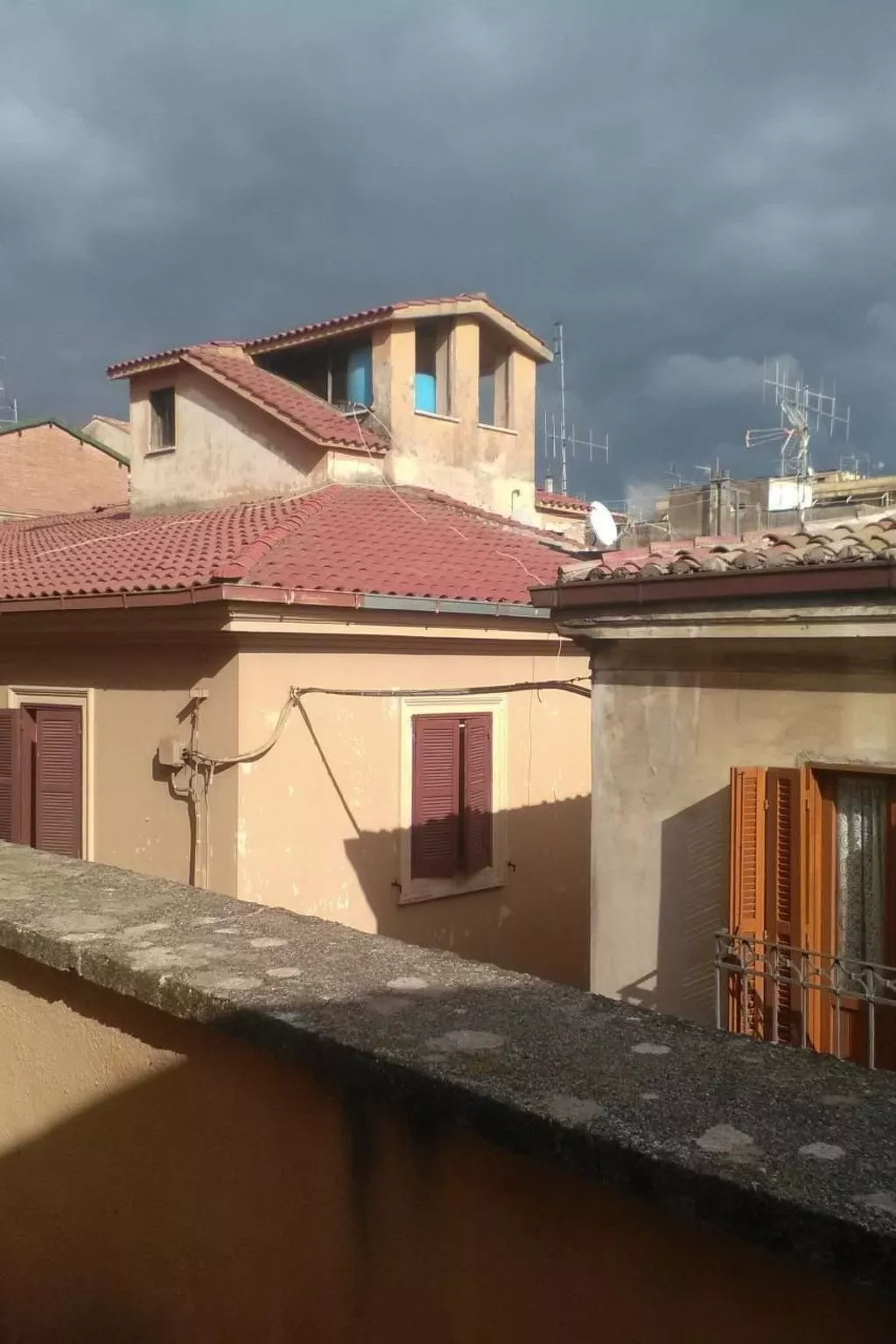 Nahe Rom mit Terrasse und einem Flügel