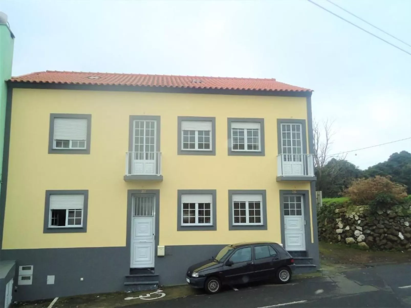 Geräumiges Haus in der Nähe von Angra do Heroismo-Buiten