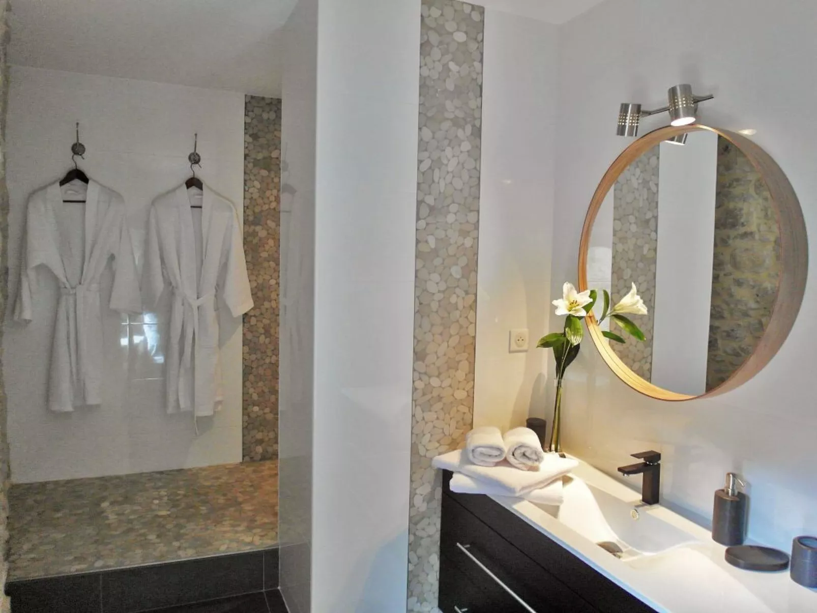 Domaine "Benjamin" mit Infinity-Pool-Image-tags.info