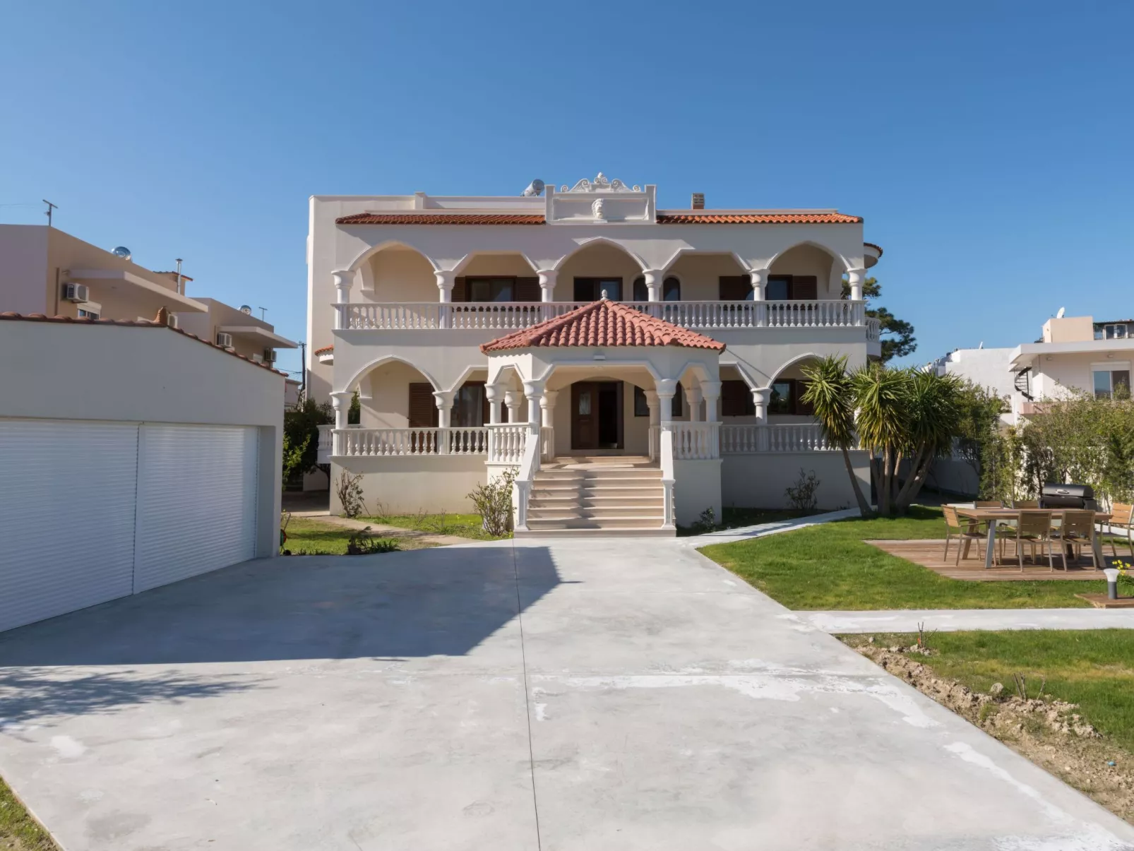 Geräumige Villa Evelyn für 10 Personen mit Pool-Buiten