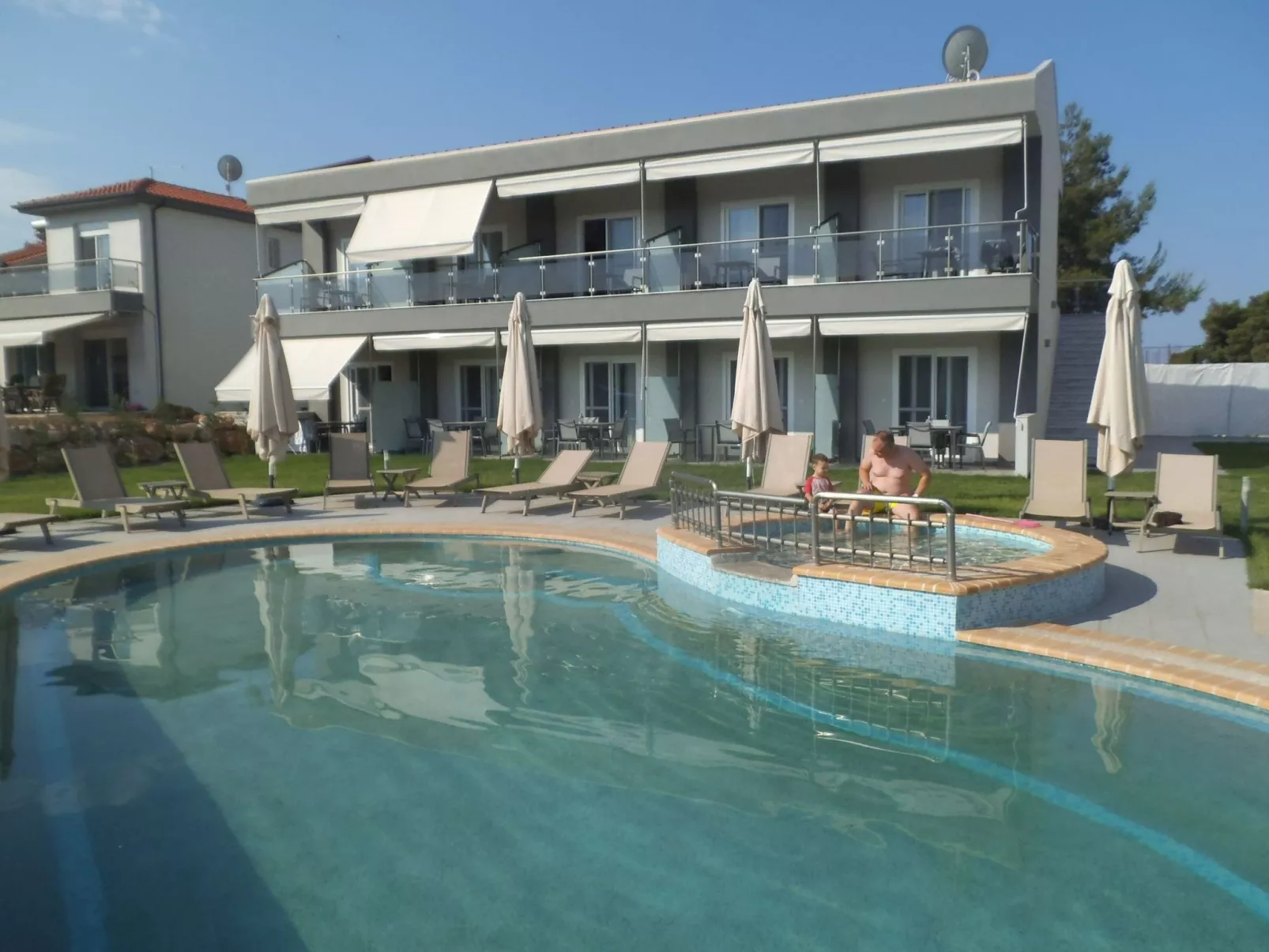 Finikas Garden Nikit-Buiten