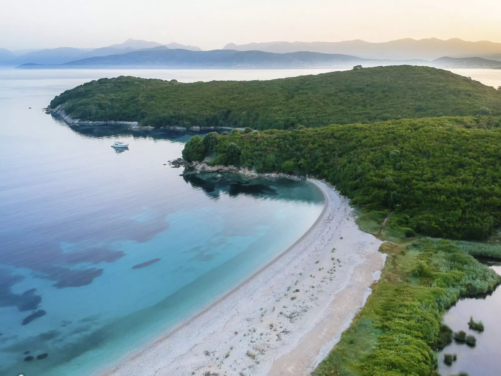 In Nisaki mit Pool-Buiten