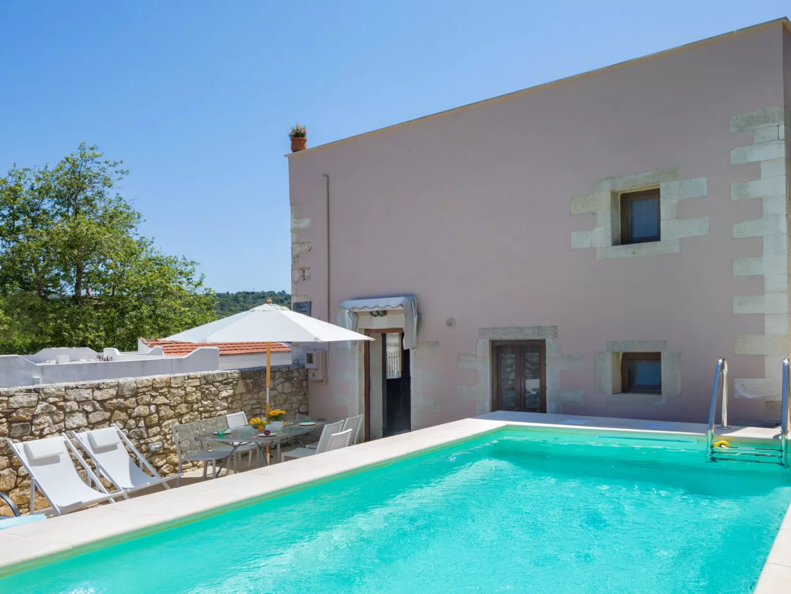 "Villa Aladanos" mit privatem Pool-Buiten