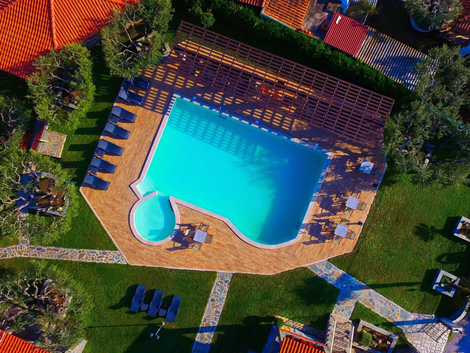 Elegantes Apartment im Erdgeschoss mit Gartenblick