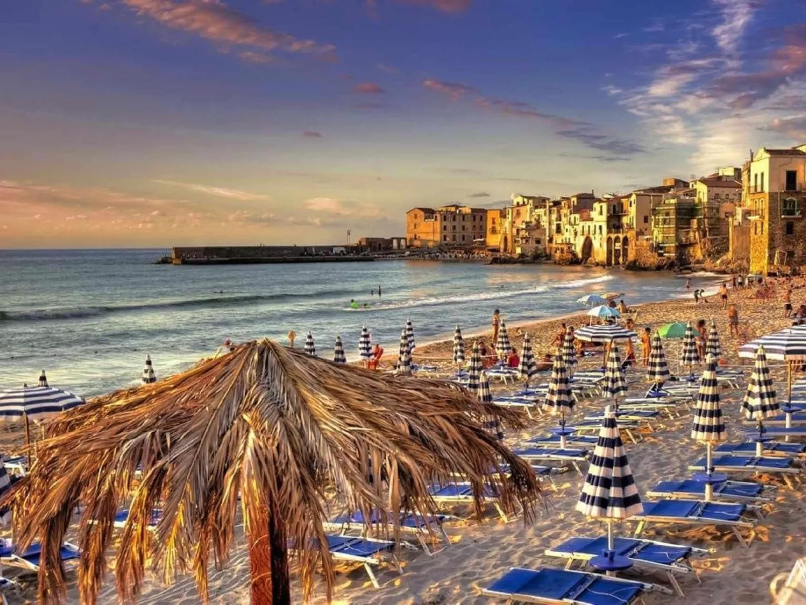 Helle mediterrane Villa mit Veranda und Garten-Image-tags.info