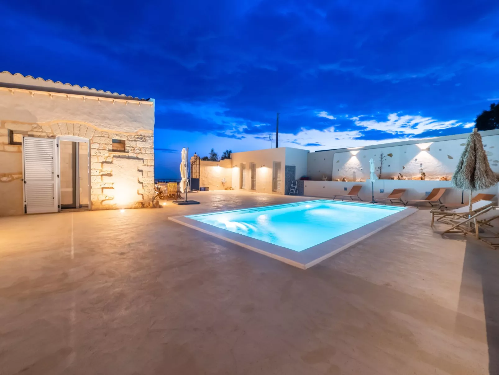 Zwei Einheiten, Luxus, Schwimmbad, Gemüsegarten-Image-tags.info