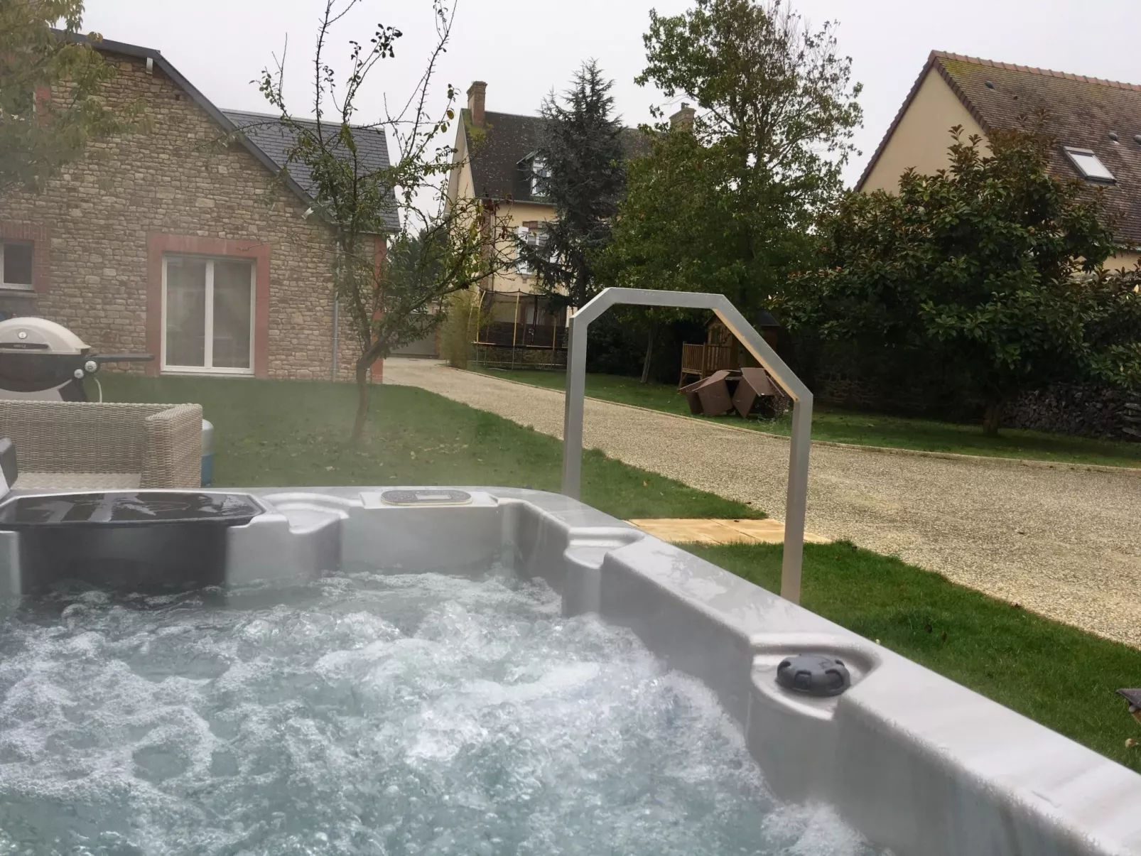 "Le Rayon Vert" mit Jacuzzi-Buiten