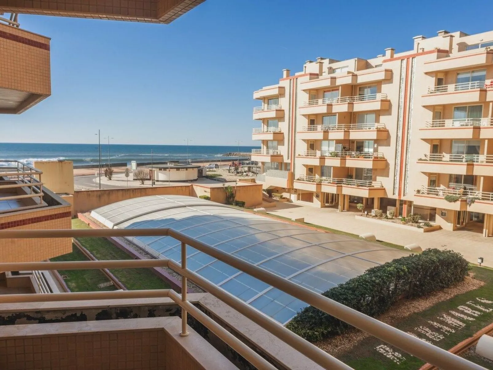 Meerblick Erste Linie mit 2 Pools 4-Buiten