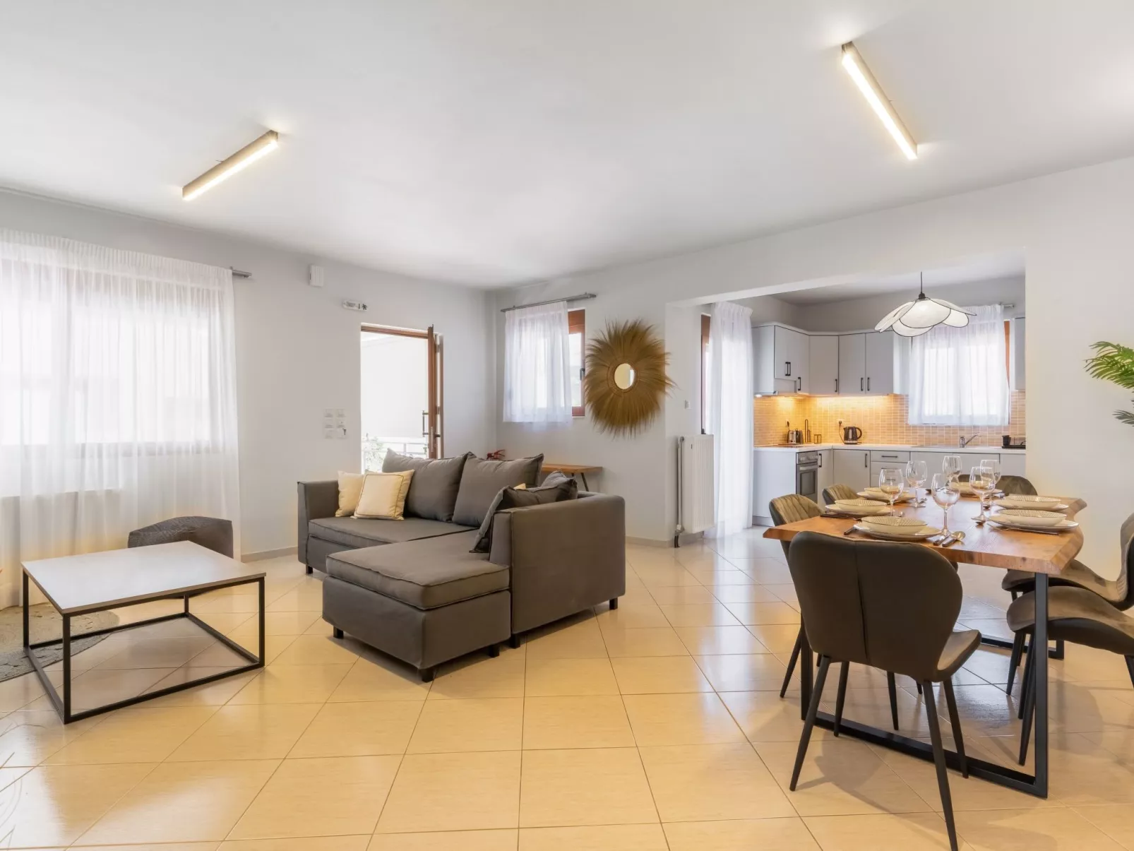 3-Schlafzimmer-Villa mit privatem Pool und Ladegerät für Elektroautos-Binnen