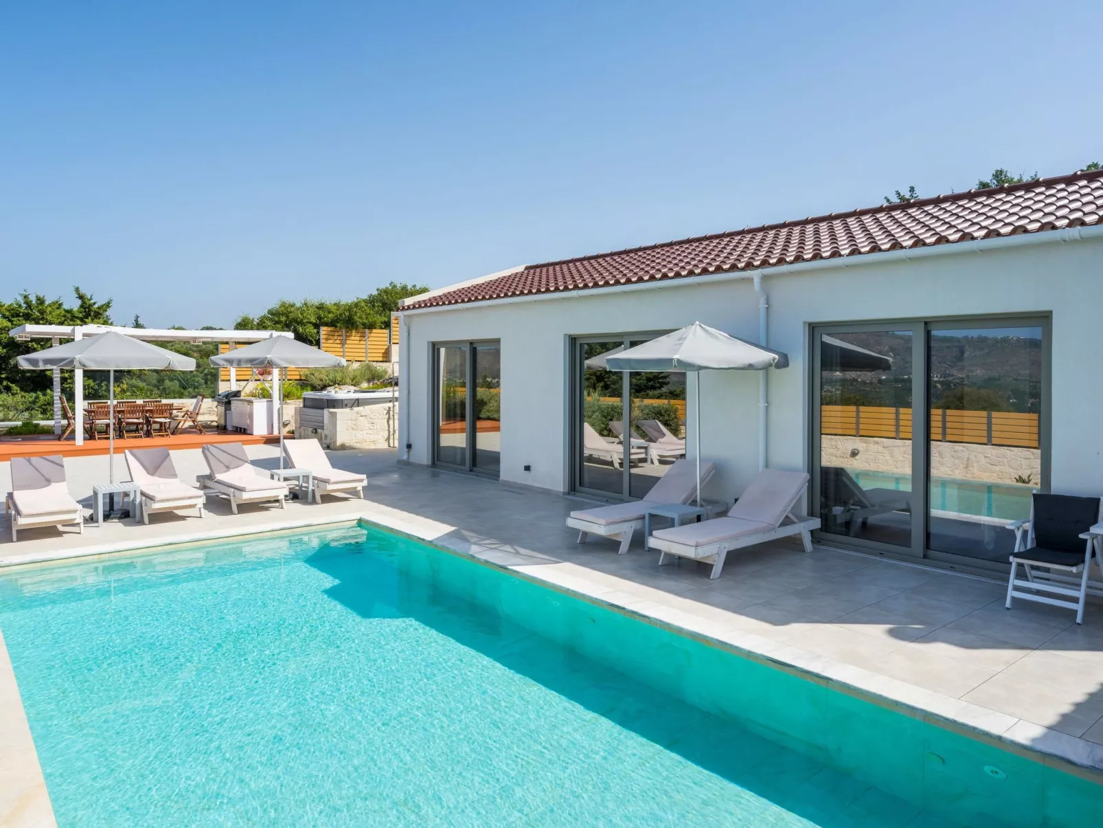 Villa White Harmony 6km vom Strand entfernt mit Pool-Image-tags.info
