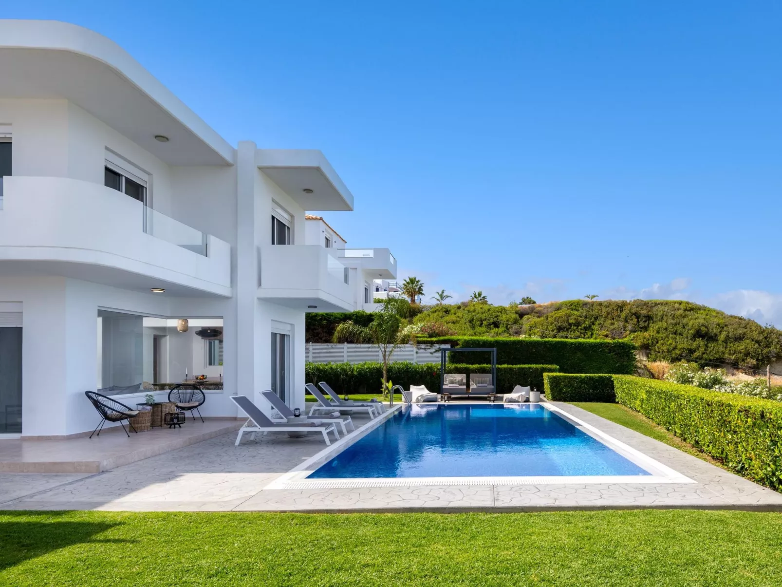 Moderne Villa mit Hügel- und Meerblick-Image-tags.info