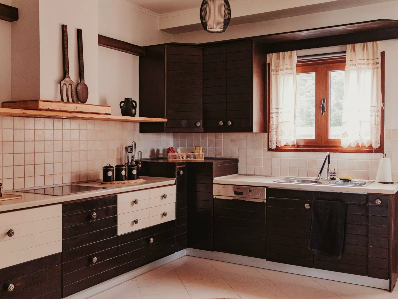 Villa Maya mit Pool und Bergblick-Binnen