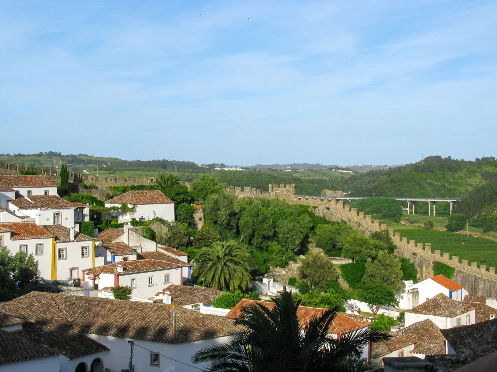 Golf, Pinienwald mit Pool-Omgeving