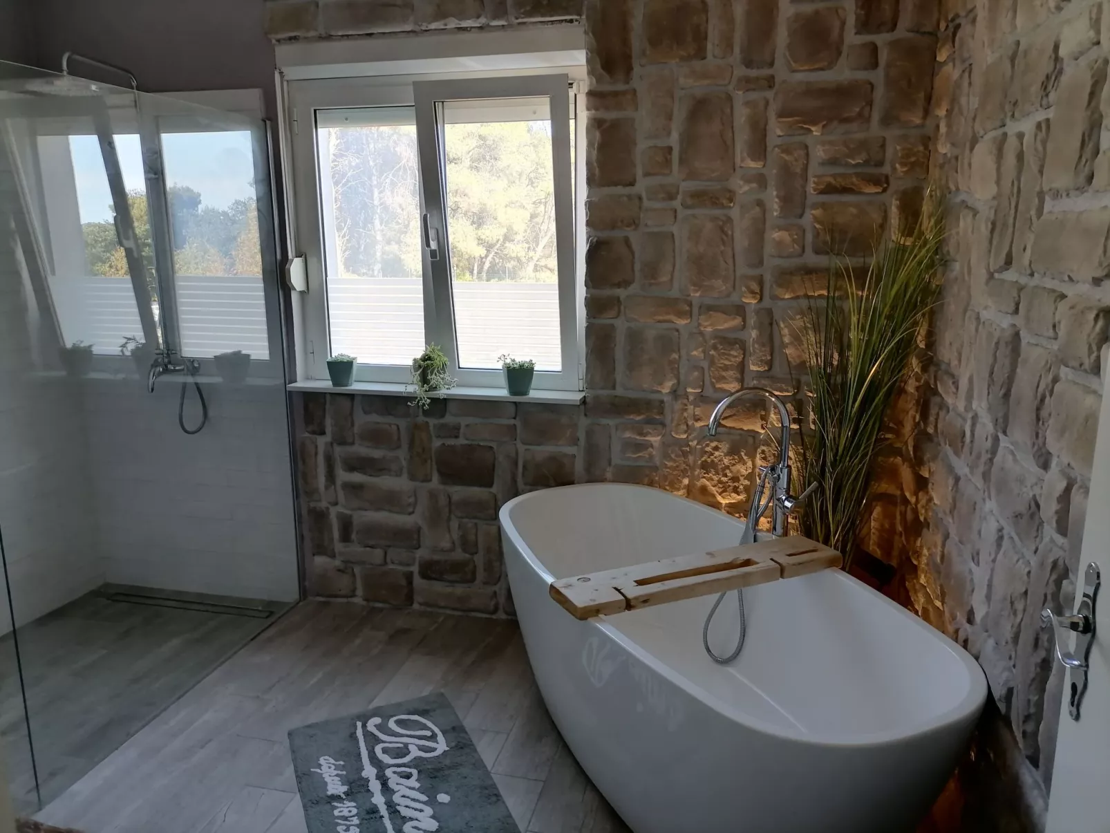 Mit Blick auf das Wasser-Binnen