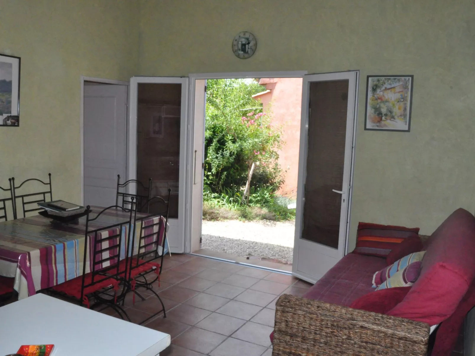 Les amandiers-Binnen