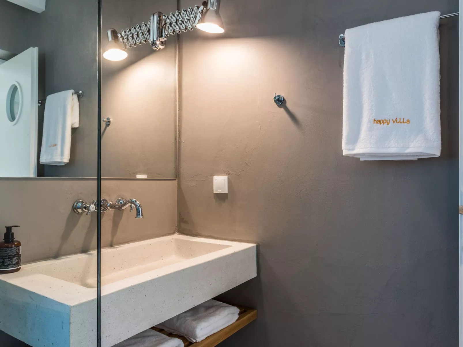 Ferienvilla mit beheiztem Pool und schöner Aussicht