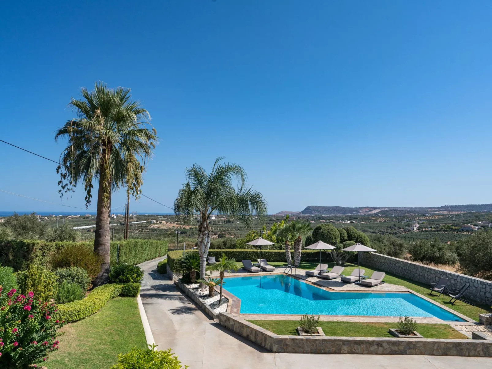 Villa mit Pool, Spielplatz, Pingpong und Grillplatz-Image-tags.info