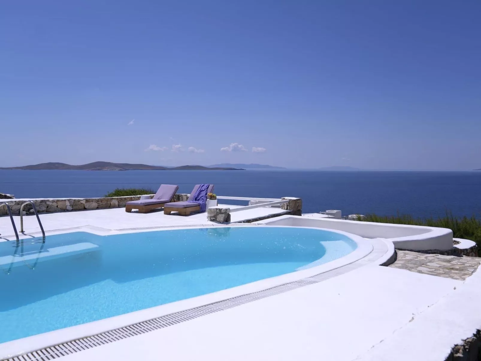 SUPERB BEACH ACCESS LUXURY SEA VILLA POOL by Calypso Sunset