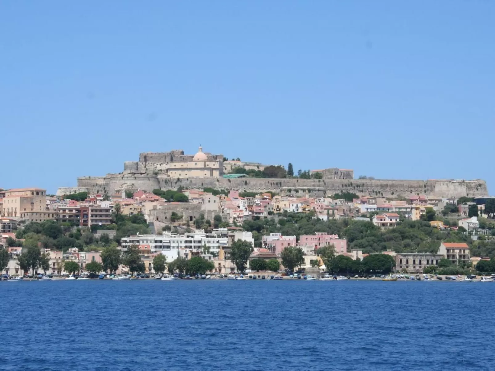 Landhaus mit Blick auf die Äolischen Inseln