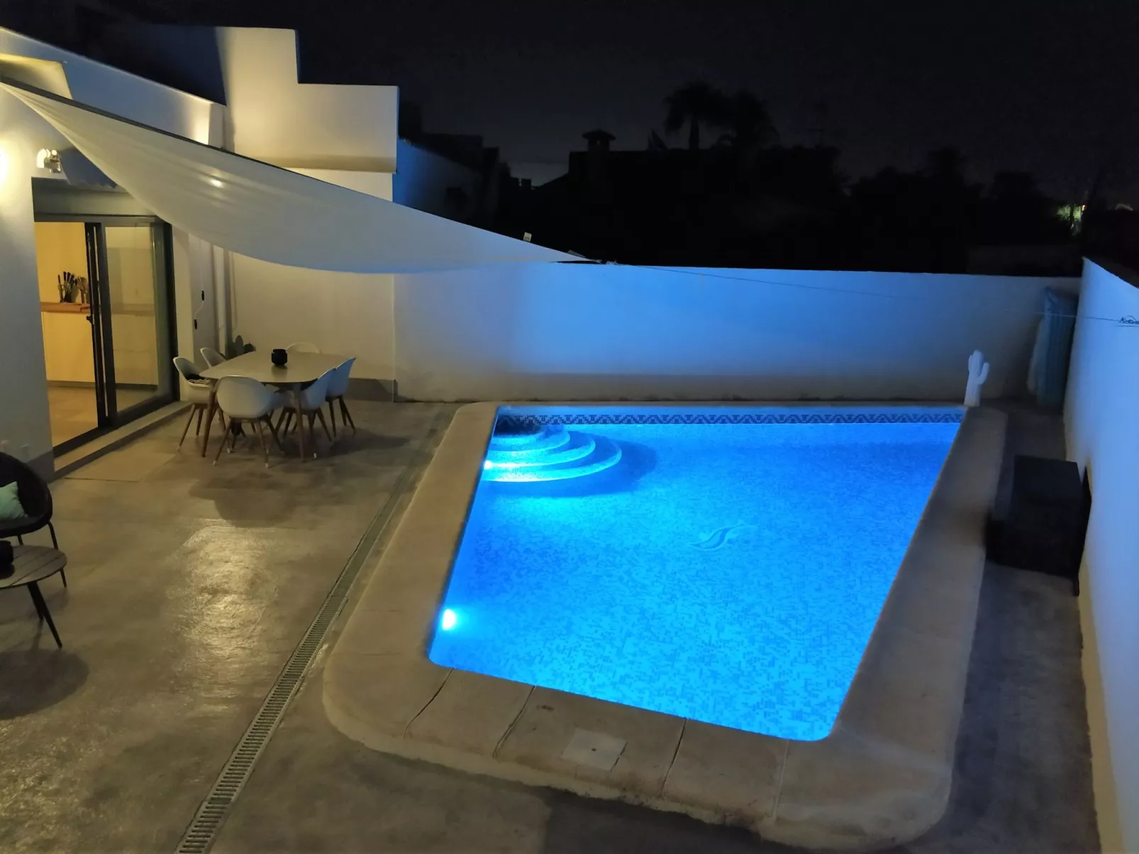 "Arenas house" mit Pool-Buiten