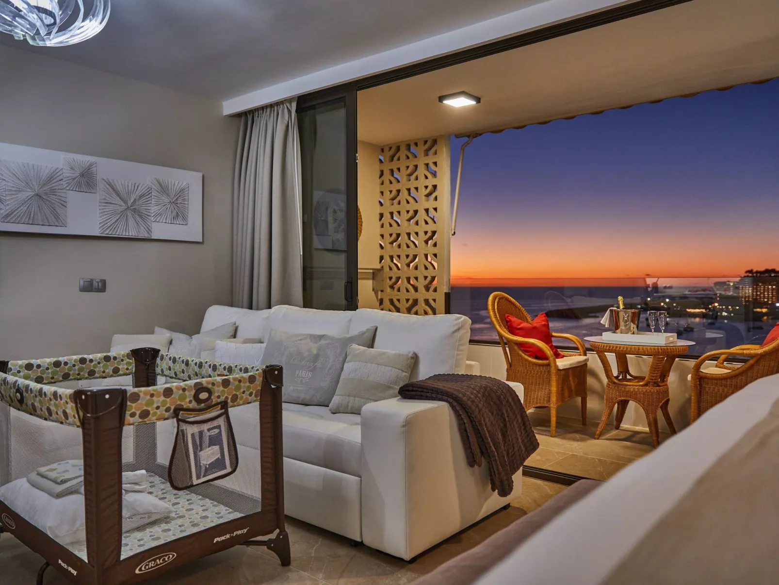 Aufwachen mit herrlichem Meerblick aus dieser schicken Wohnung-Binnen