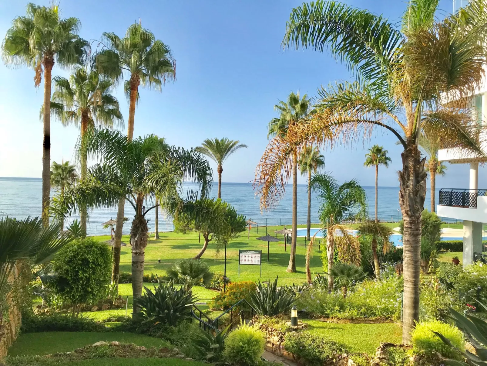 "Mi Capricho".-Buiten