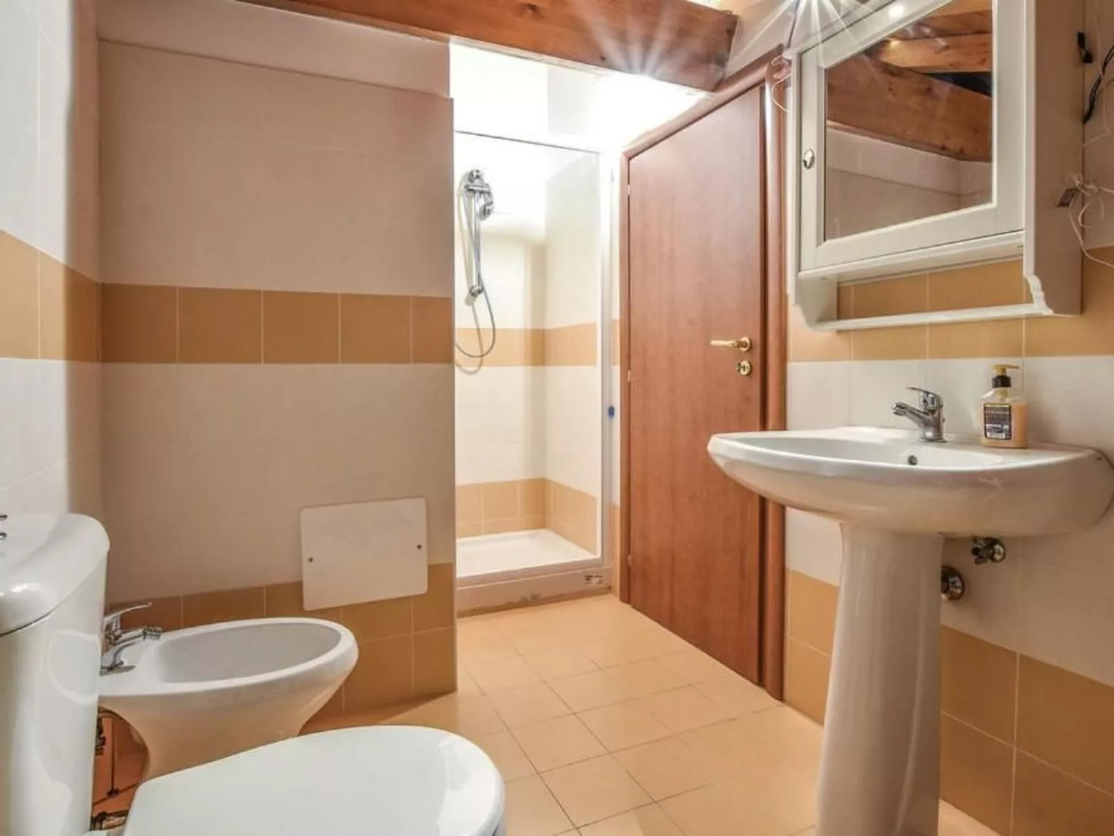 Anwesen "Casa Malù" mit Blick aufs Wasser-Image-tags.info