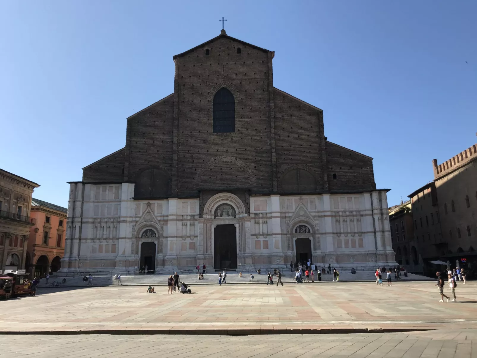Auf dem Messegelände 14, in der Nähe des Zentrums und gegenüber dem Messegeländ-Omgeving